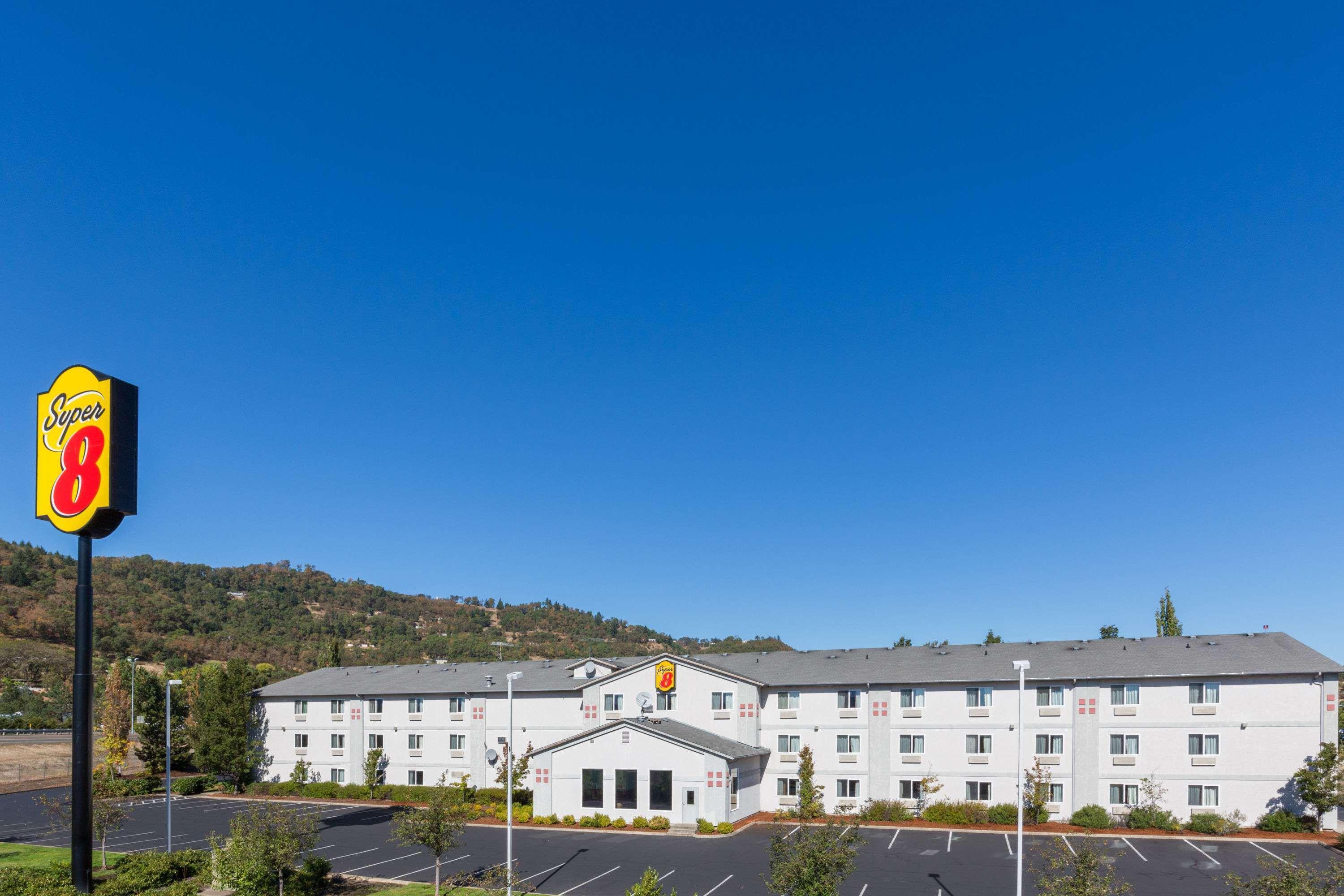 Super 8 By Wyndham Roseburg Ξενοδοχείο Εξωτερικό φωτογραφία