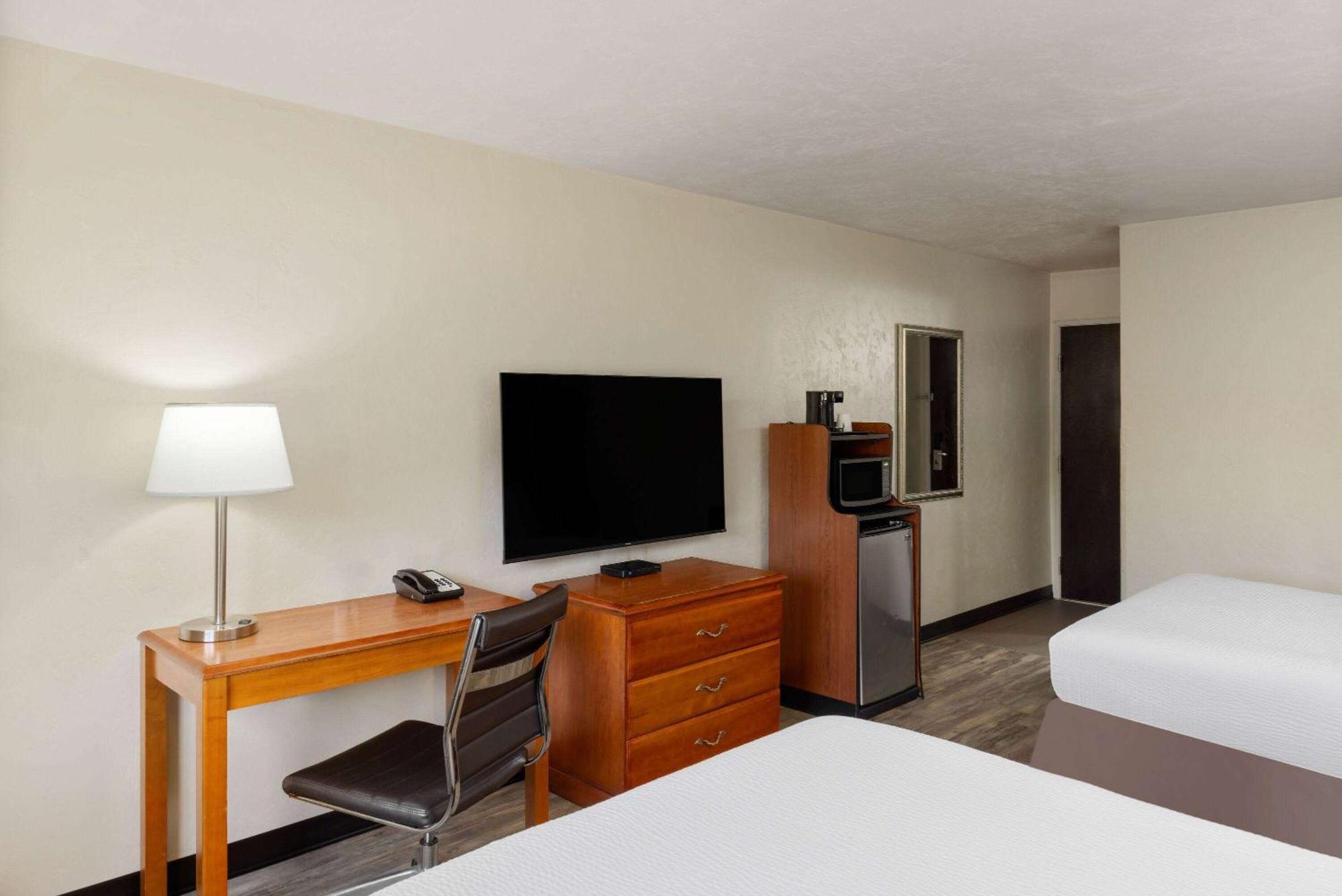 Super 8 By Wyndham Roseburg Ξενοδοχείο Εξωτερικό φωτογραφία