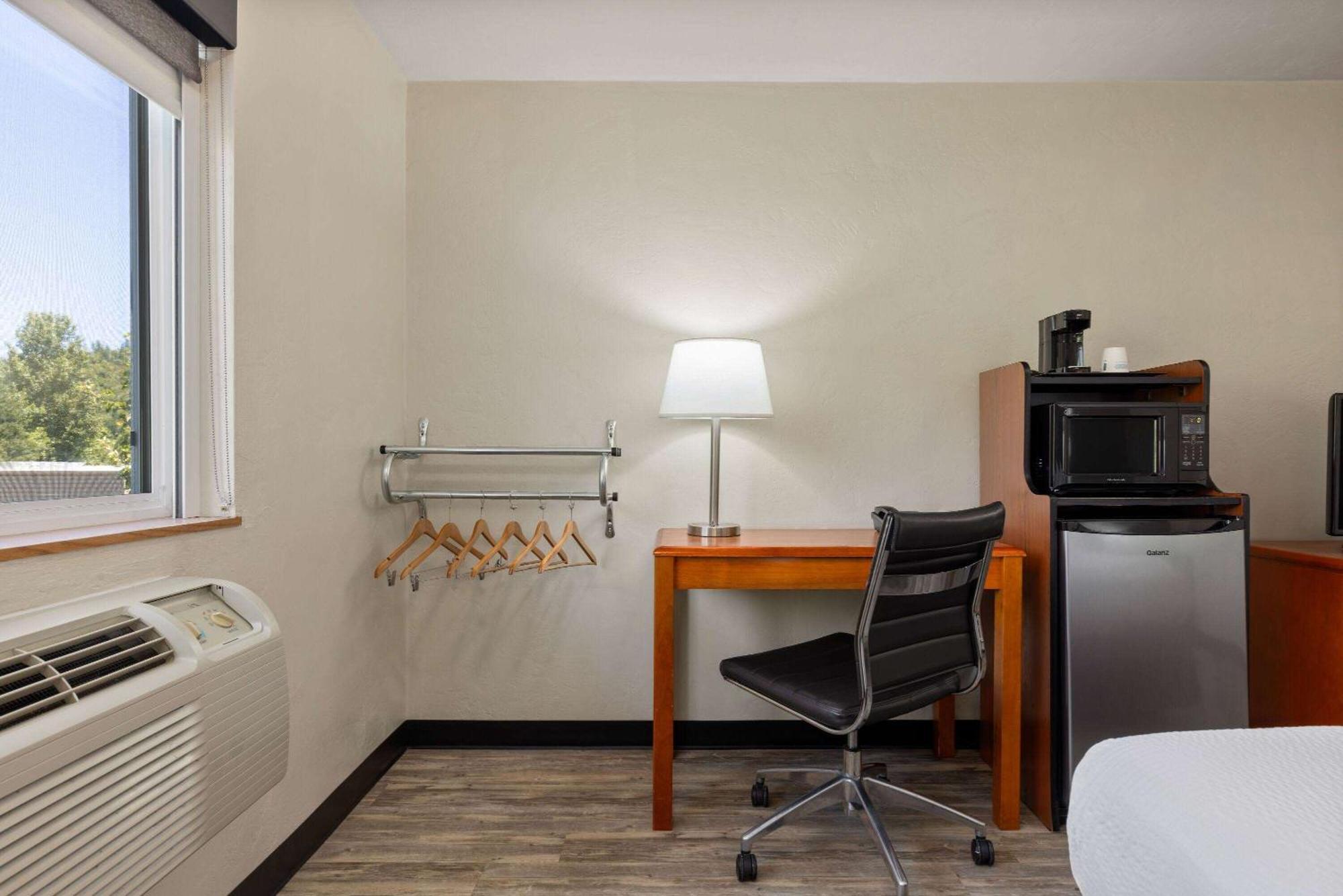 Super 8 By Wyndham Roseburg Ξενοδοχείο Εξωτερικό φωτογραφία