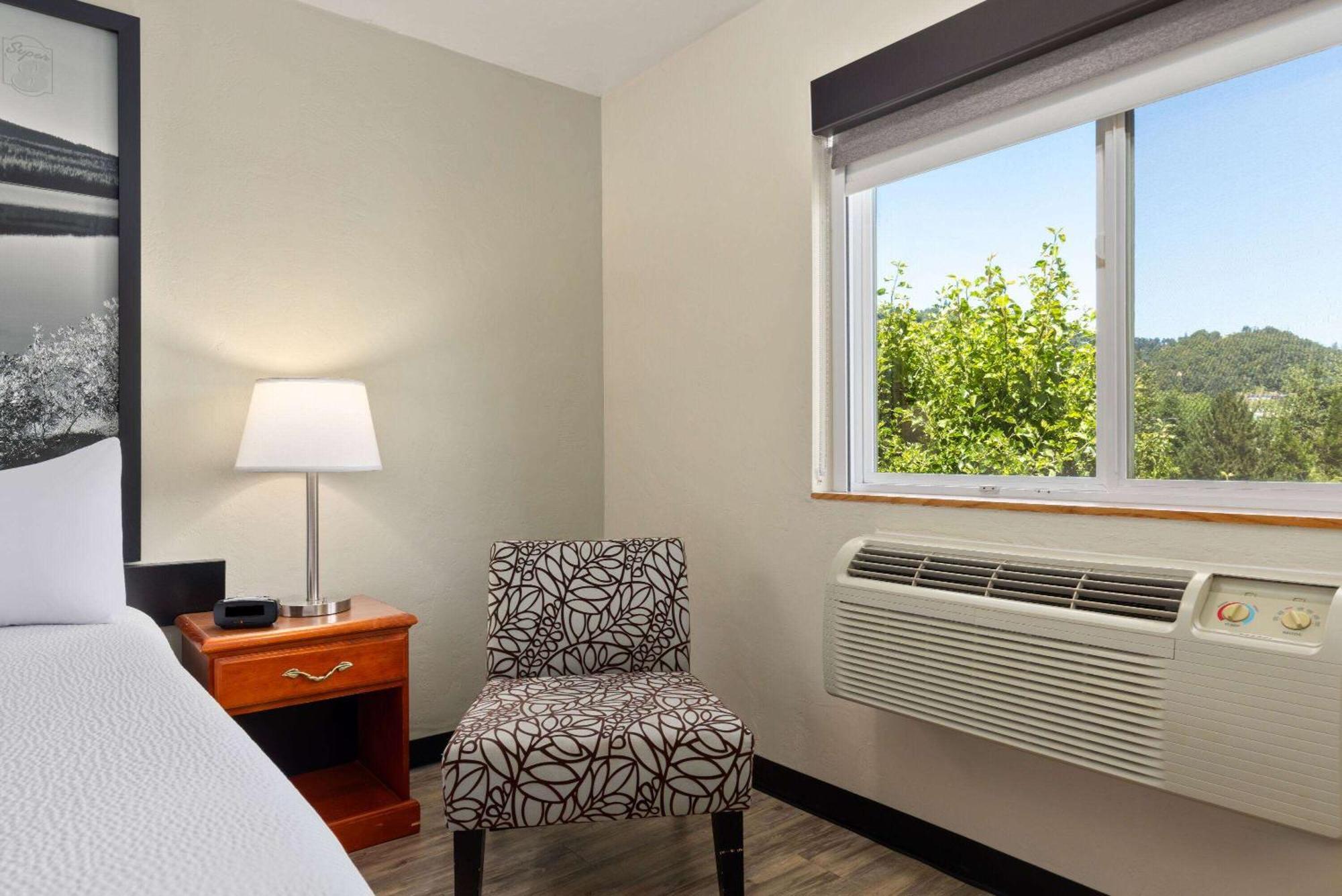 Super 8 By Wyndham Roseburg Ξενοδοχείο Εξωτερικό φωτογραφία