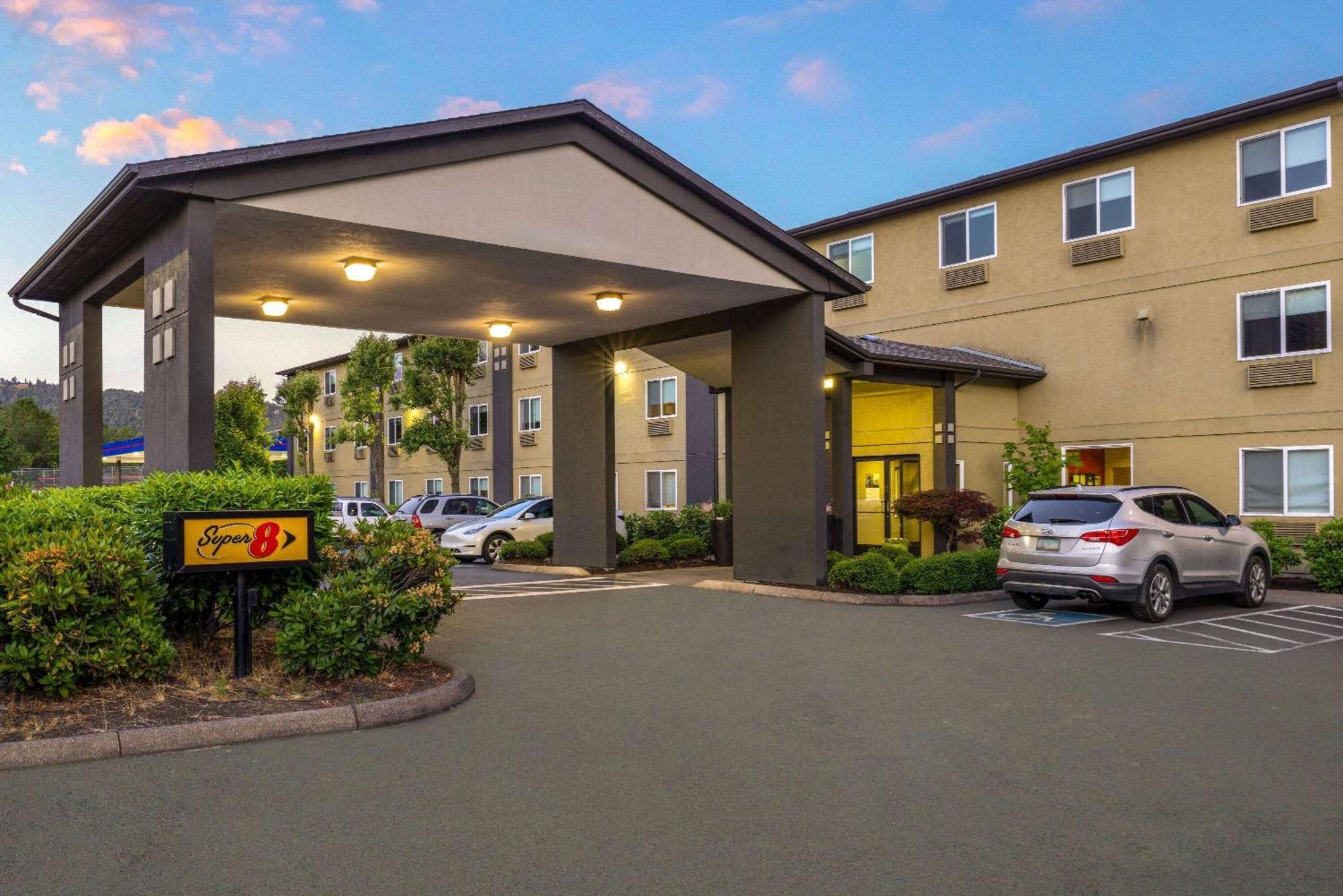 Super 8 By Wyndham Roseburg Ξενοδοχείο Εξωτερικό φωτογραφία