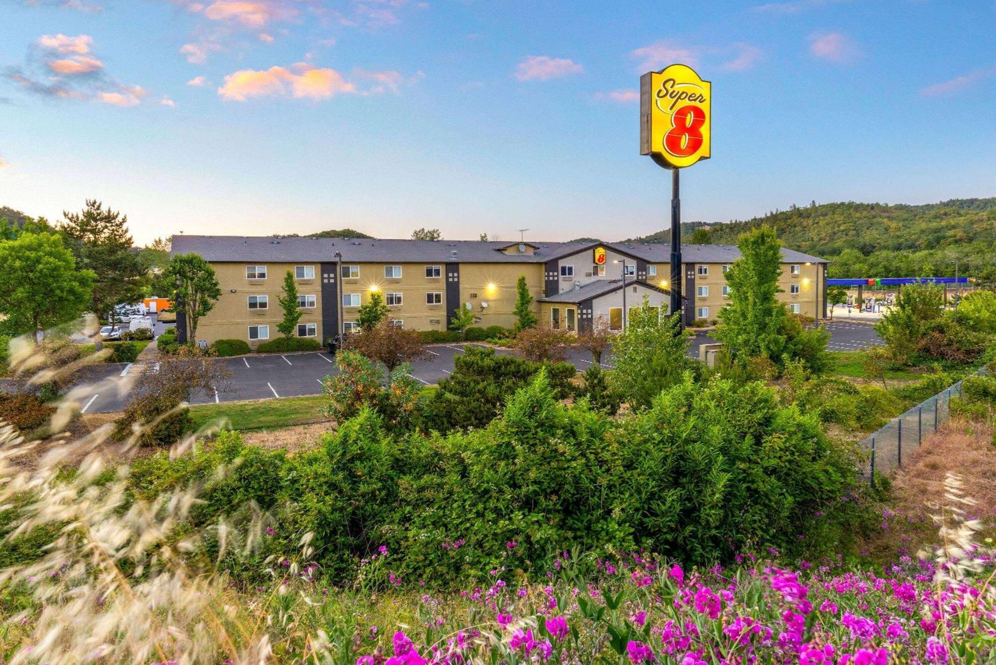 Super 8 By Wyndham Roseburg Ξενοδοχείο Εξωτερικό φωτογραφία