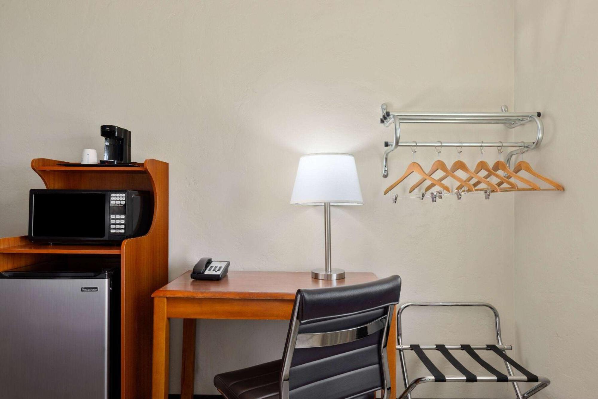Super 8 By Wyndham Roseburg Ξενοδοχείο Εξωτερικό φωτογραφία