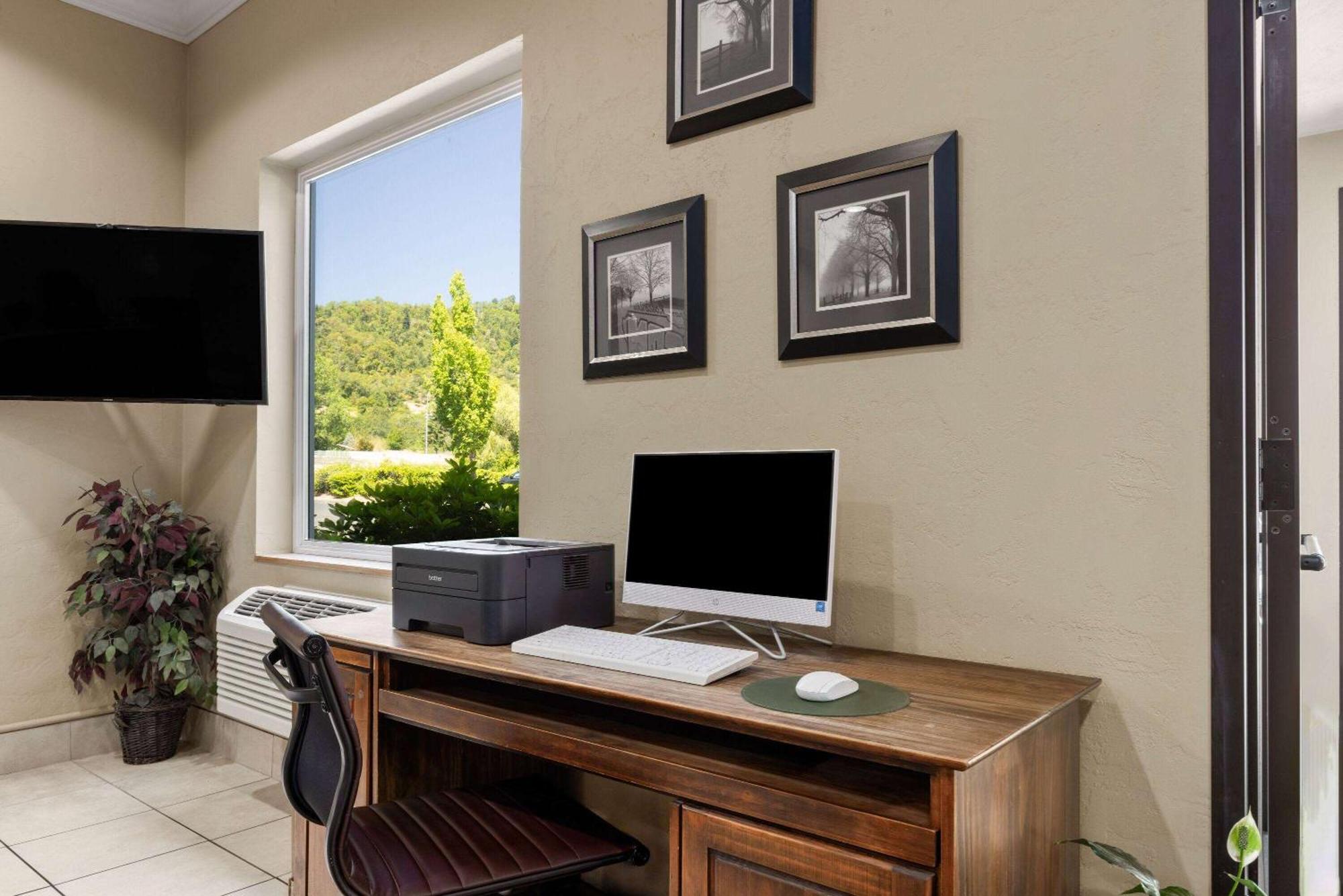 Super 8 By Wyndham Roseburg Ξενοδοχείο Εξωτερικό φωτογραφία