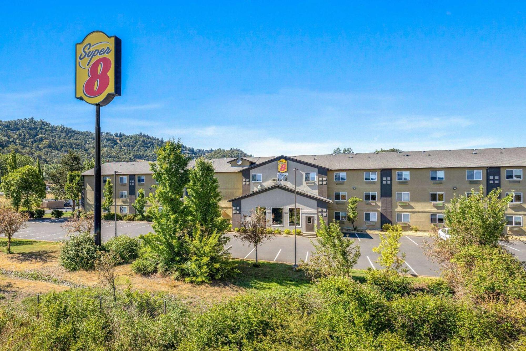 Super 8 By Wyndham Roseburg Ξενοδοχείο Εξωτερικό φωτογραφία