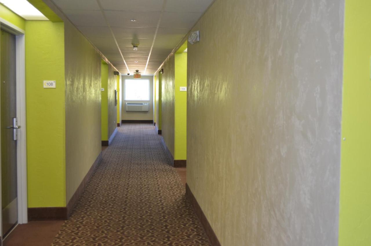 Super 8 By Wyndham Roseburg Ξενοδοχείο Εξωτερικό φωτογραφία